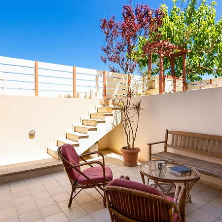 Mouries House, Walking Distance To Beach!