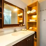 Mouries House, Walking Distance To Beach!